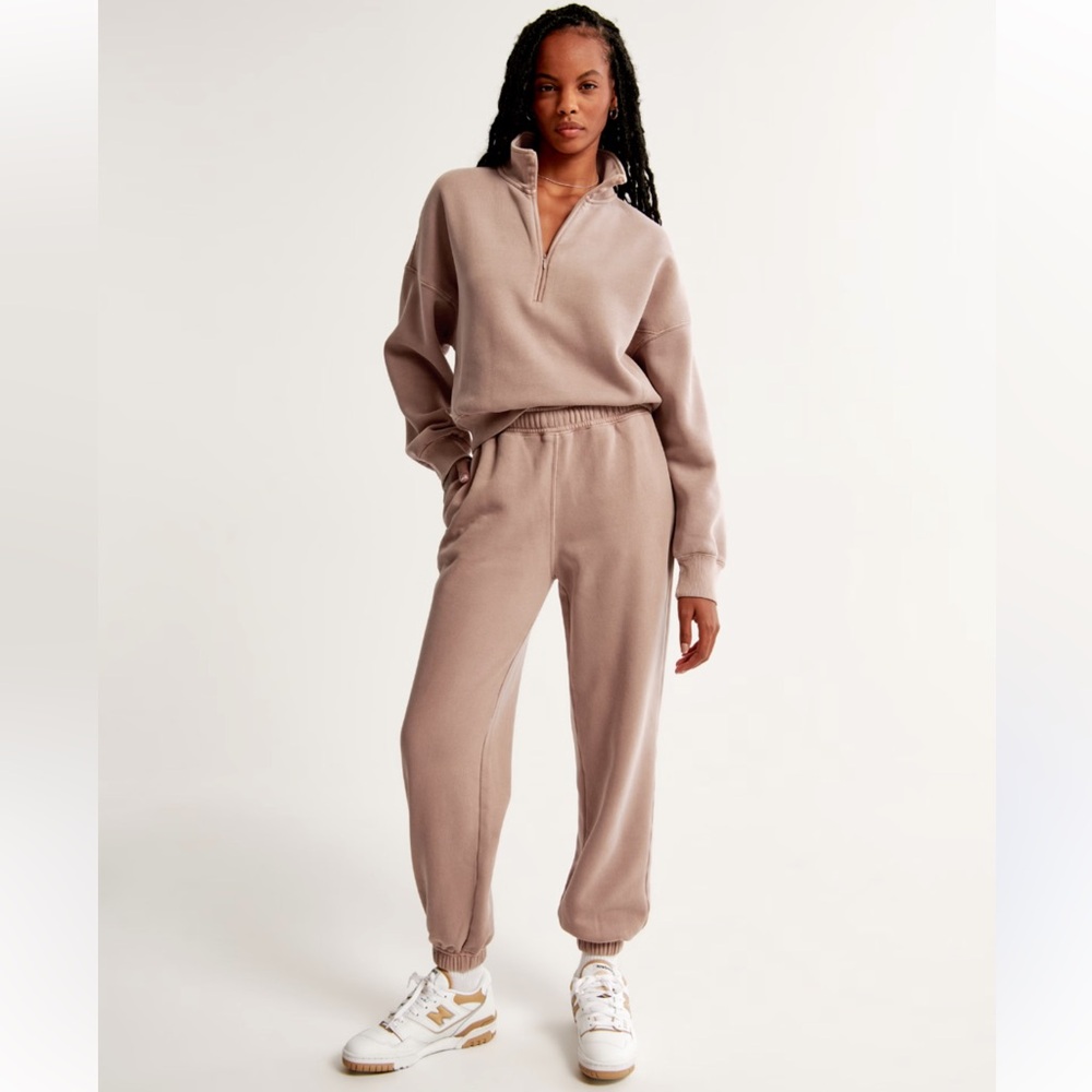 Abercrombie & Fitch Sunday Essentials Sweat set pants and jumper